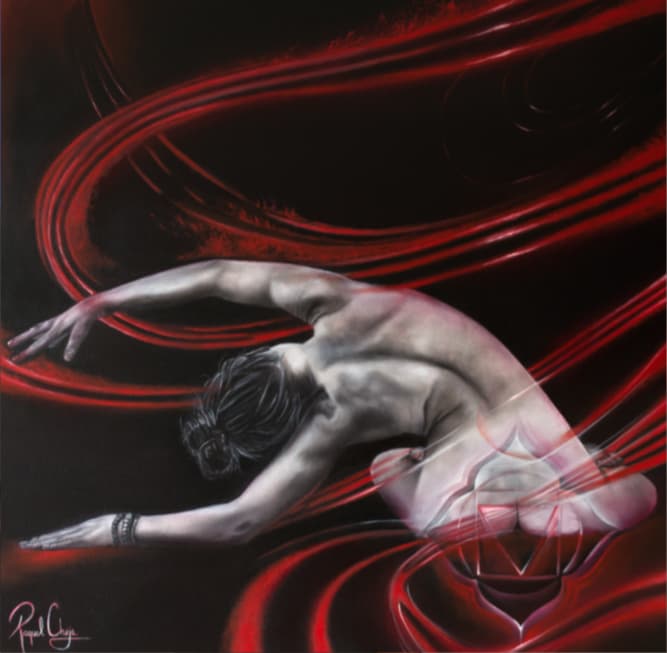 Figura monocromática sobre fondo negro con trazos rojos envolventes.